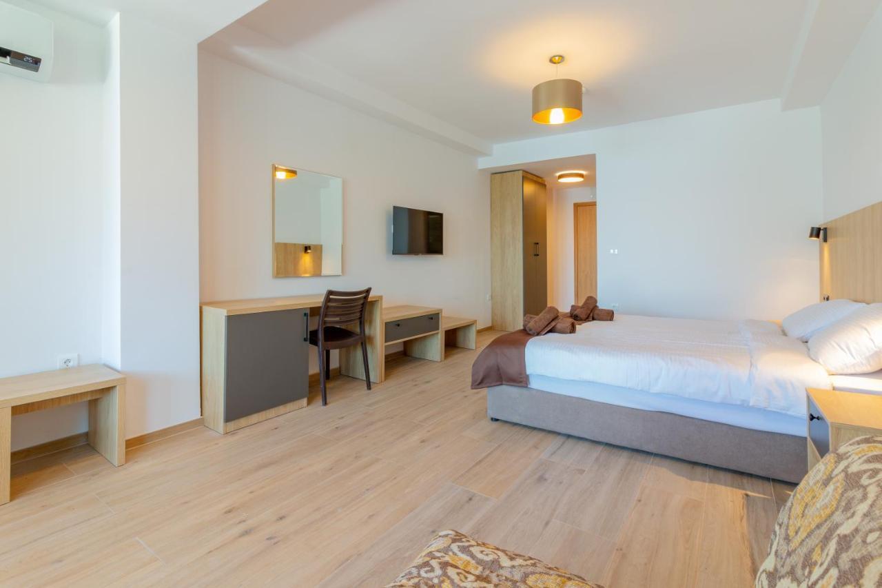 Lago Hotel Lagadin Extérieur photo